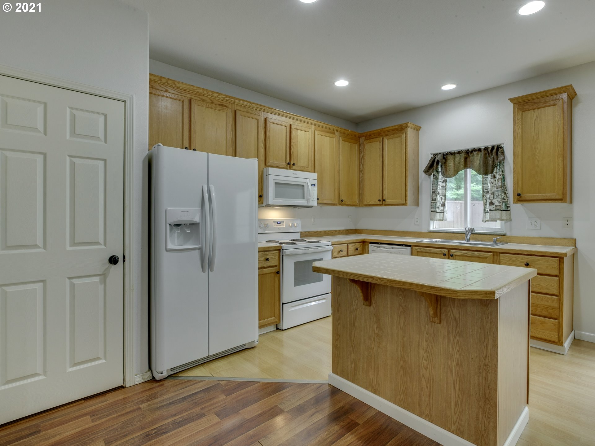 21130 Northeast Osburn Loop Fairview, OR 97024 - Photo 8 of 24