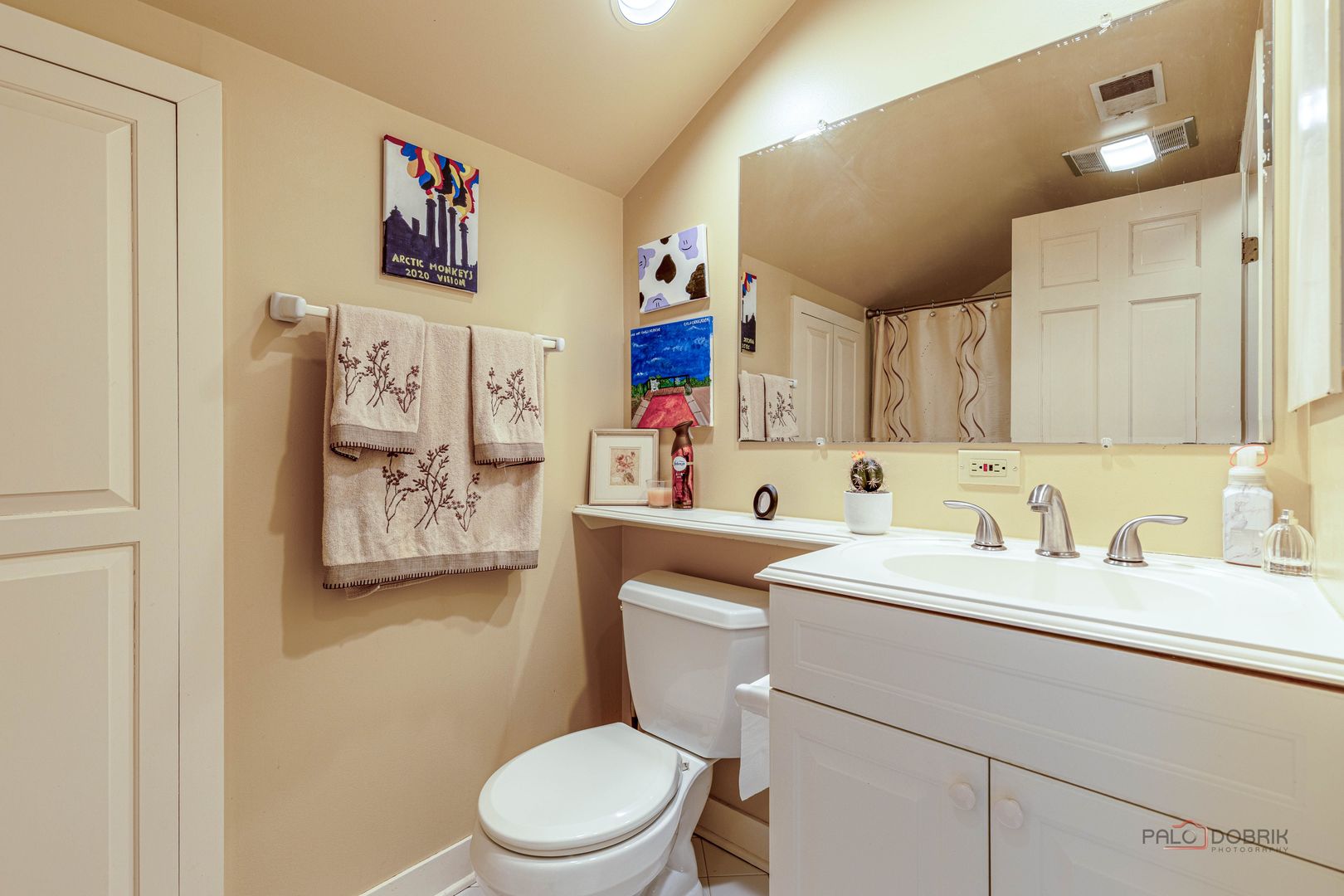 470 North Inverway Road Inverness, IL 60067 - Photo 23 of 26 a bathroom with a toilet sink and mirror