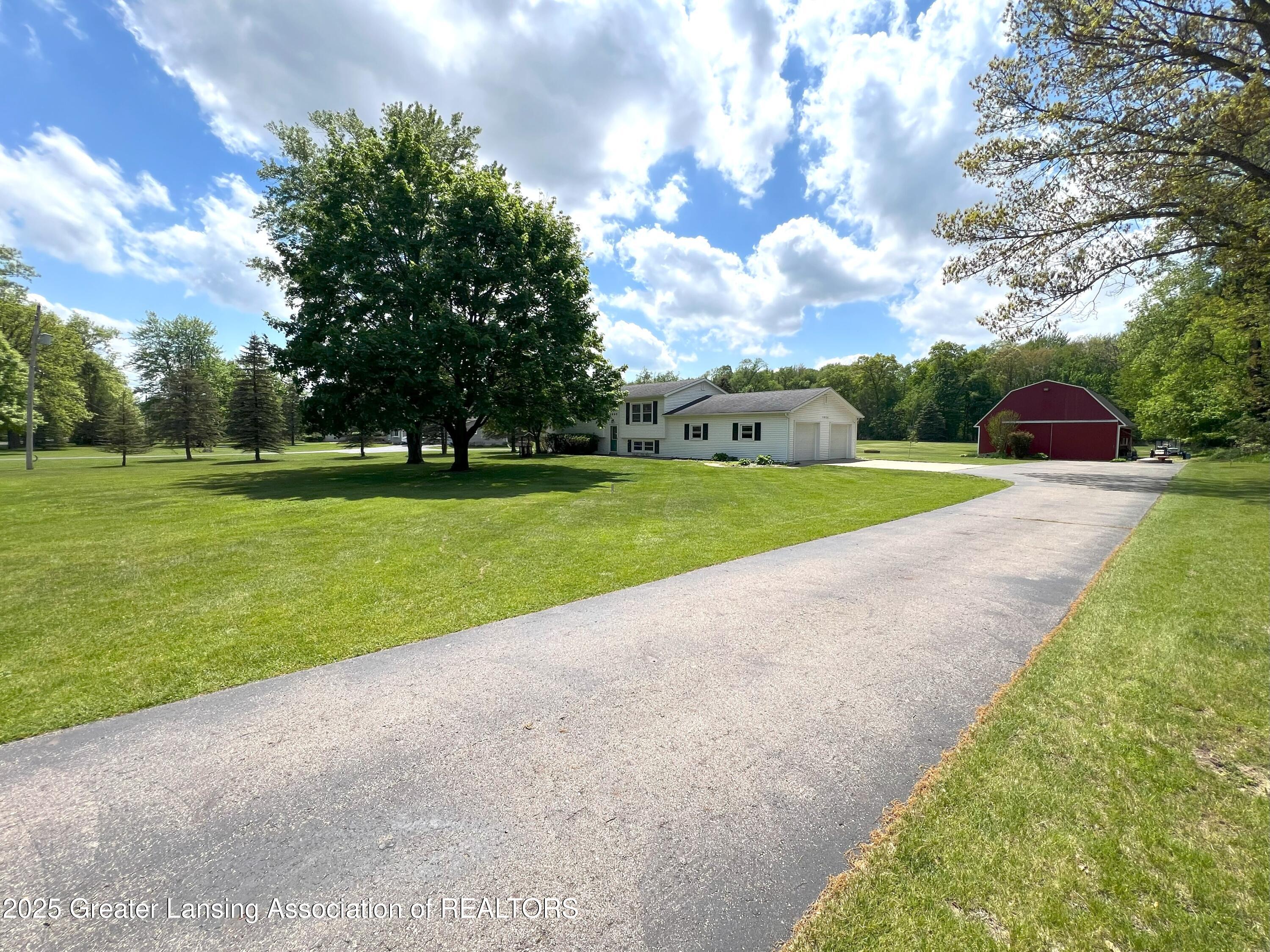 4860 Shepper Road Stockbridge, MI 49285 - Photo 5 of 66 Driveway