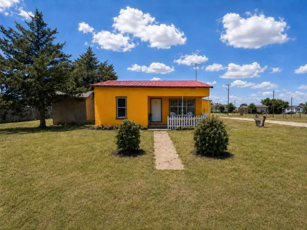 $65,000 | 115 Duggan Avenue, Anton, TX 79313
