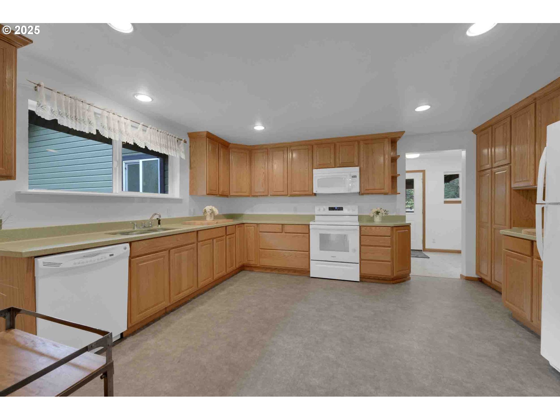 89452 Demming Road Elmira, OR 97437 - Photo 12 of 42 Gallery Image 12
