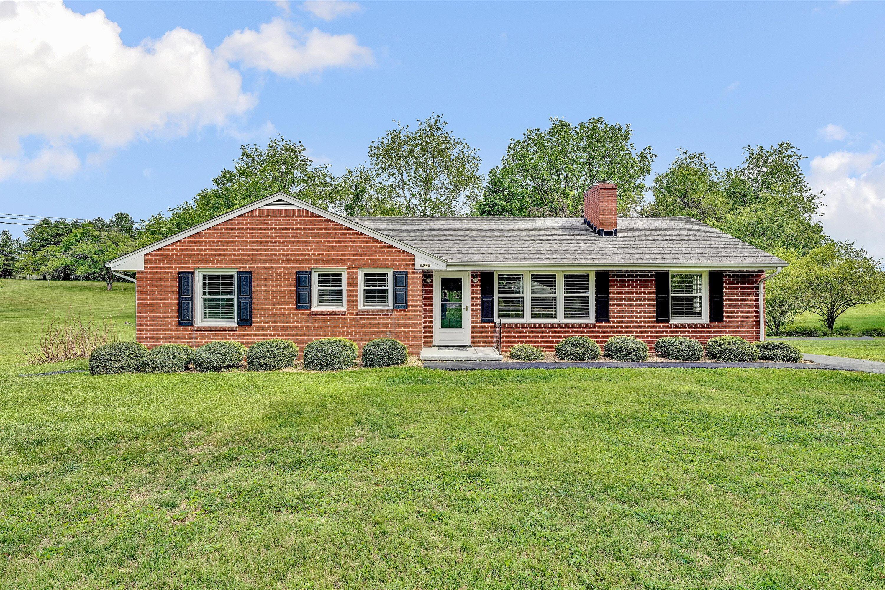 6915 Tinkerdale Road Roanoke, VA 24019 - Photo 2 of 18 02-DSC00451