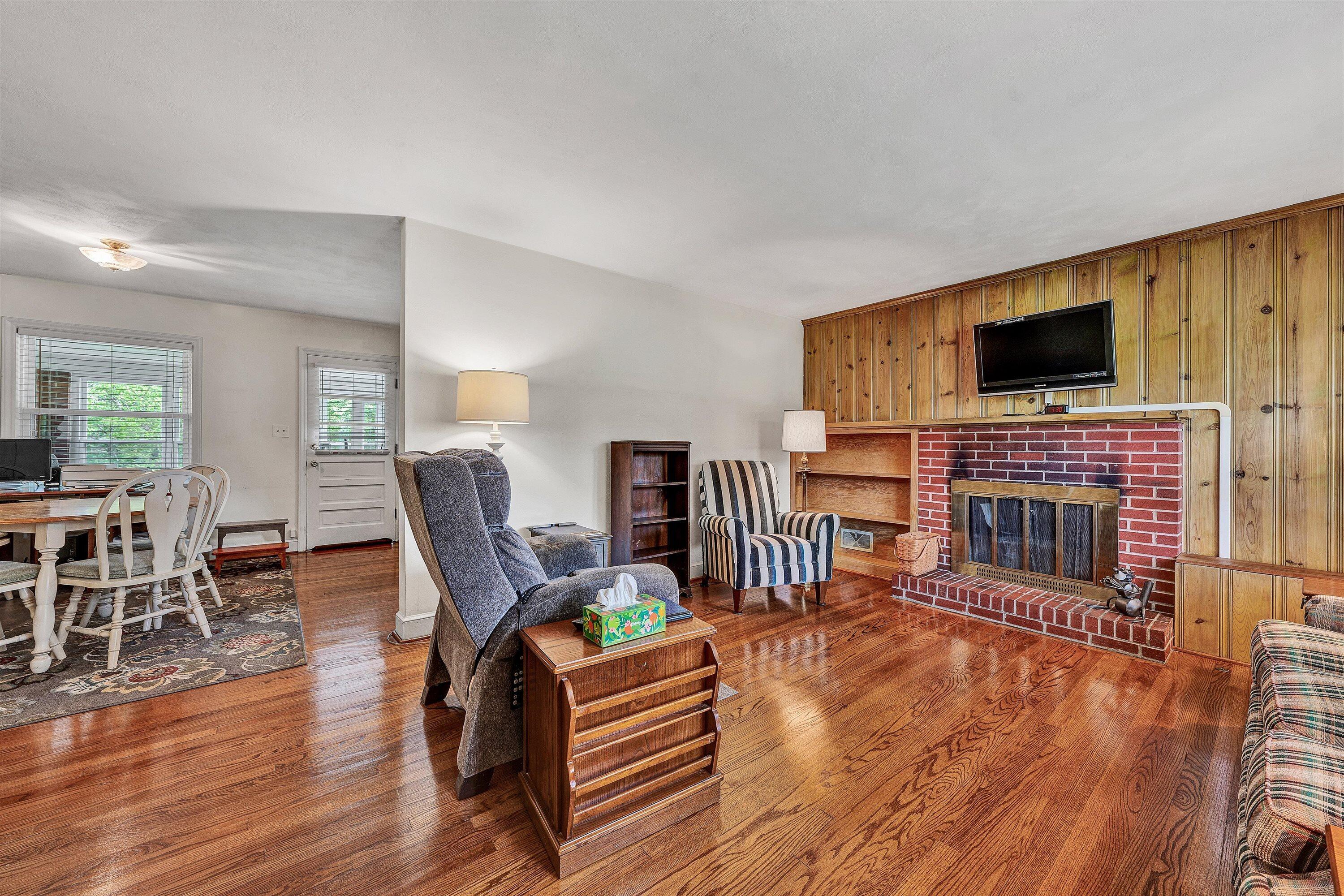 6915 Tinkerdale Road Roanoke, VA 24019 - Photo 4 of 18 04-DSC00403
