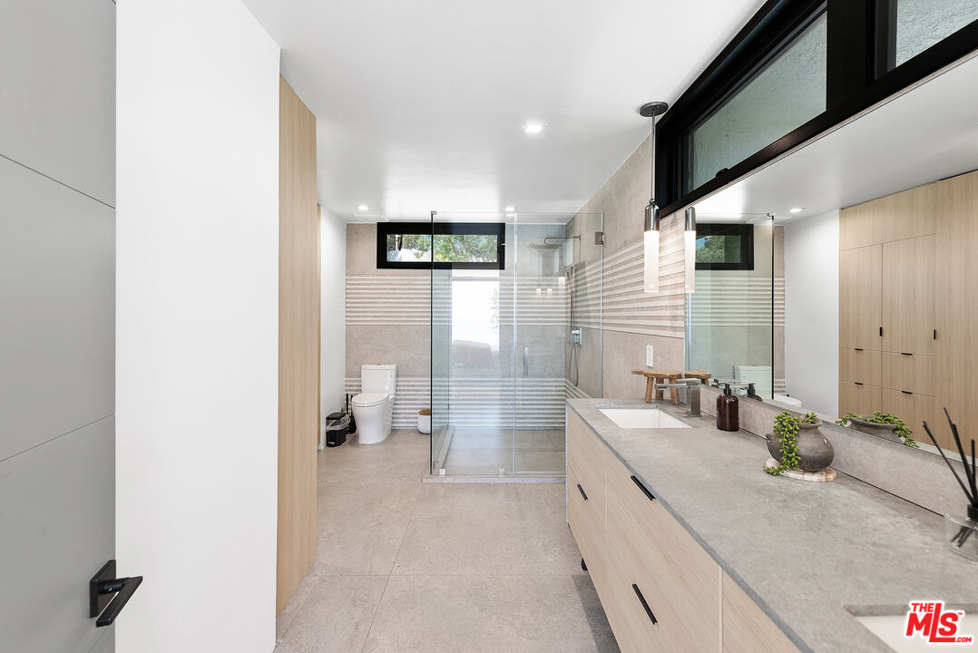 29122 Cliffside Drive Malibu, CA 90265 - Photo 39 of 39 a bathroom with double vanity and a bathtub