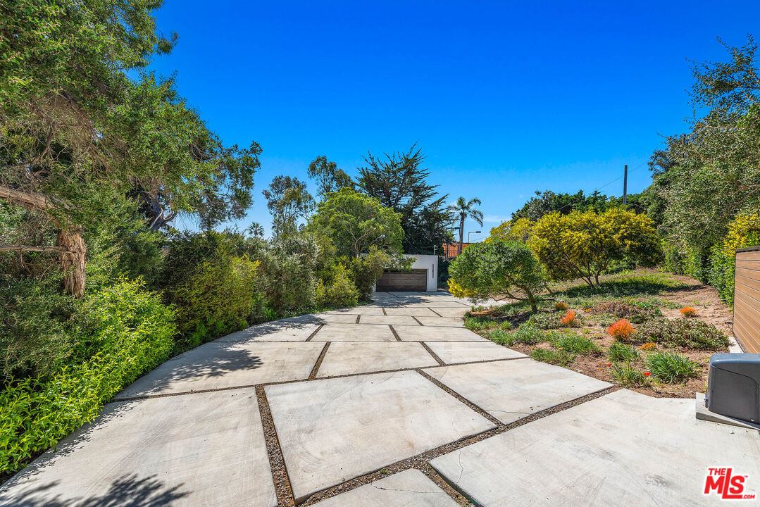 29122 Cliffside Drive Malibu, CA 90265 - Photo 7 of 39 a view of an outdoor space