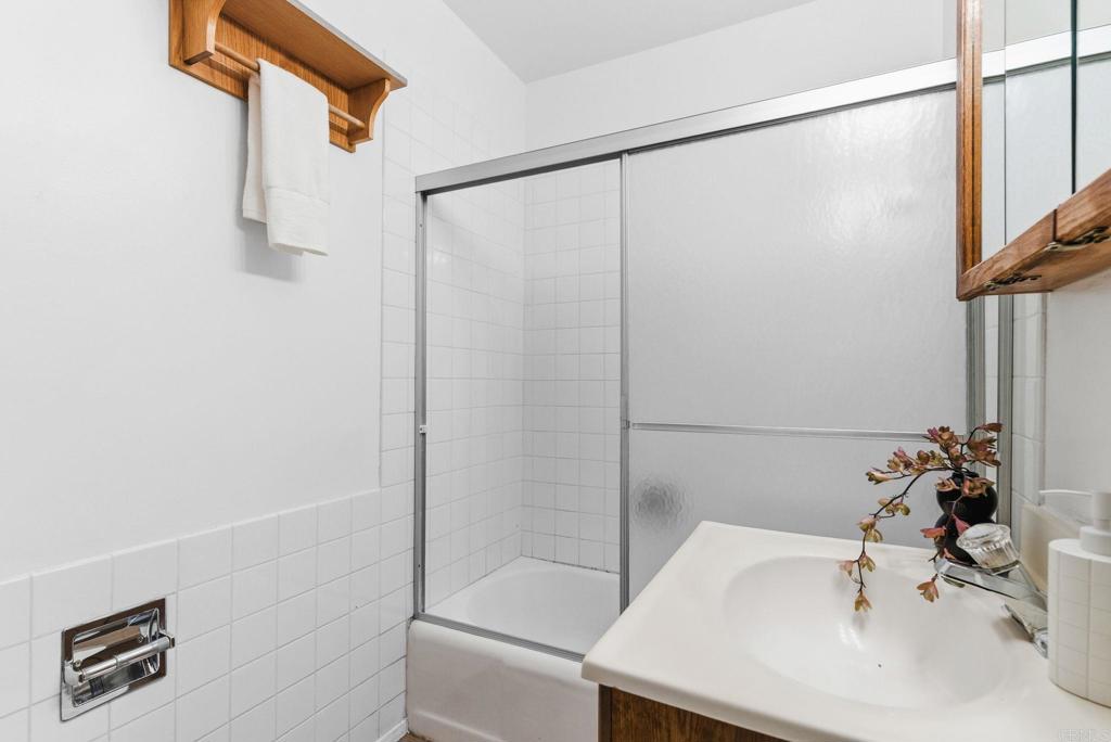 1511 Primera Street Lemon Grove, CA 91945 - Photo 27 of 31 Hall bath