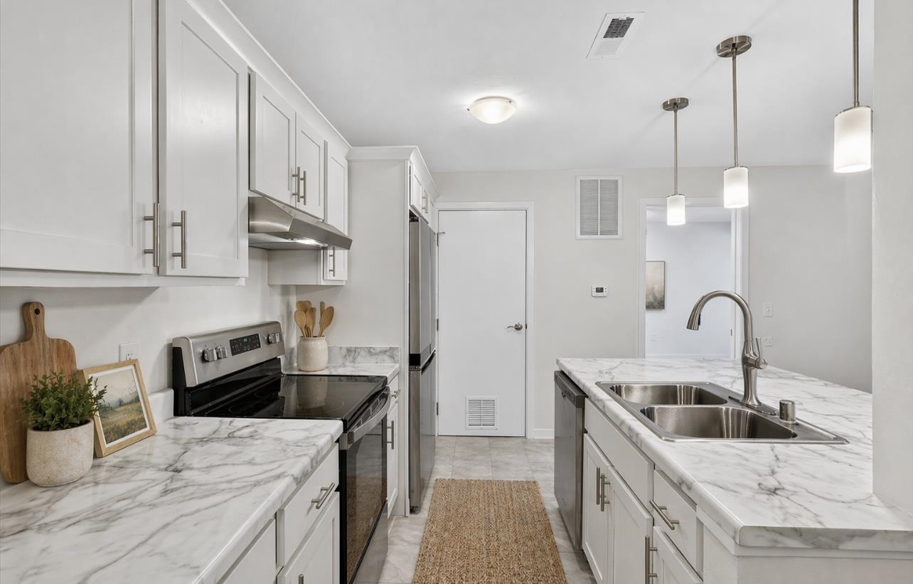 1011 South 2nd Street, Unit 4 Delavan, WI 53115 - Photo 4 of 57