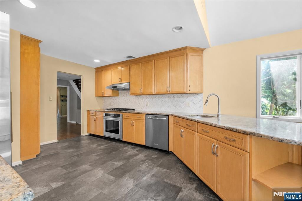 926 Norgate Drive Ridgewood, NJ 07450 - Photo 7 of 41 Gallery Image 7