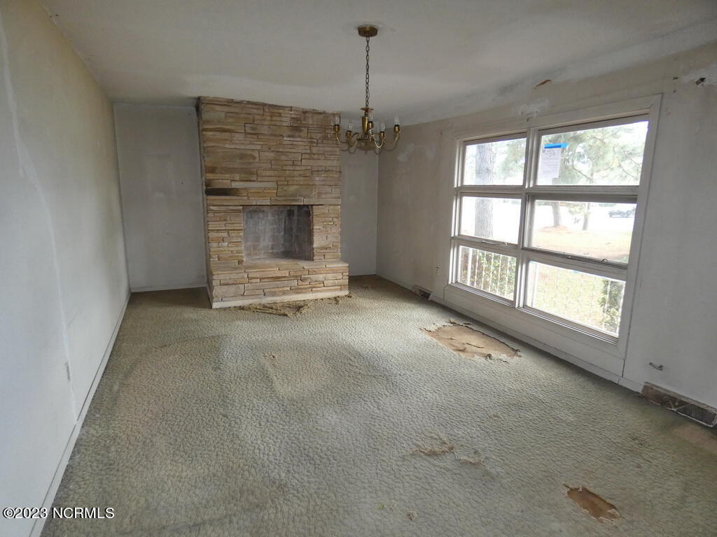 2006 Tower Hill Road Kinston, NC 28501 - Photo 5 of 26 13 LIVING