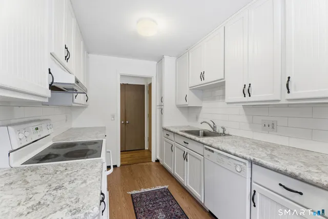 $258,888 | Undisclosed Address, Simsbury, CT 06070