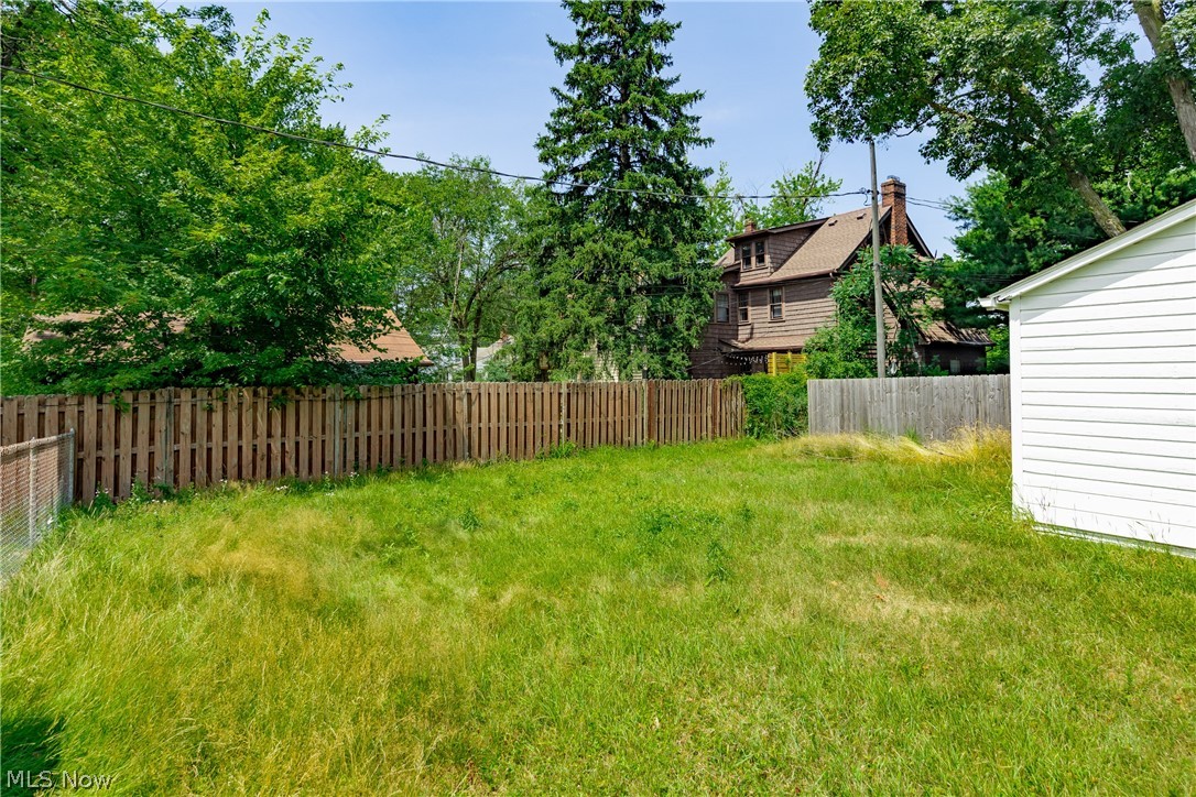 1604 Holmden Road Cleveland, OH 44121 - Photo 30 of 30 Gallery Image 30
