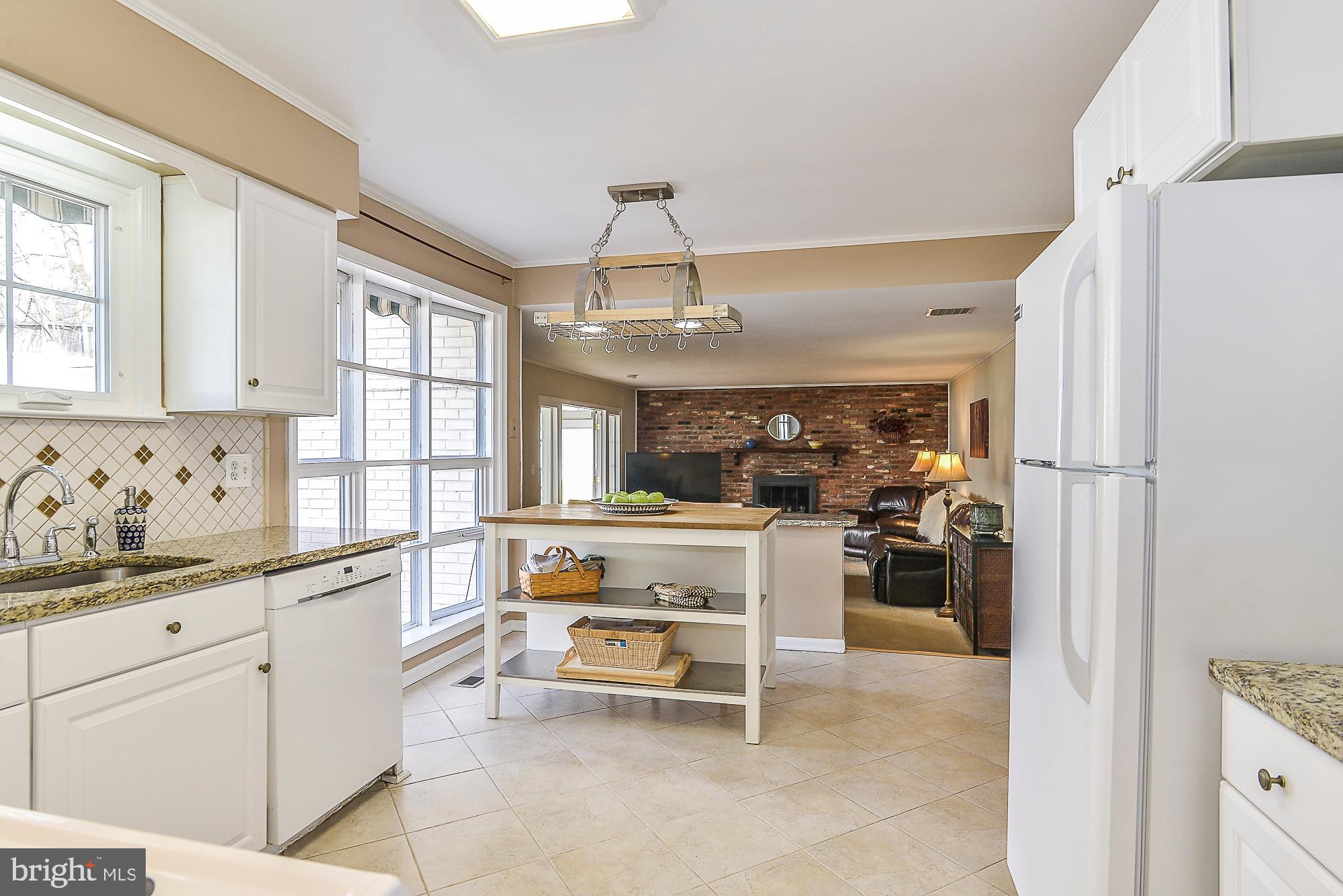 8004 Langbrook Road Springfield, VA 22152 - Photo 14 of 34 Breakfast area with large bay window