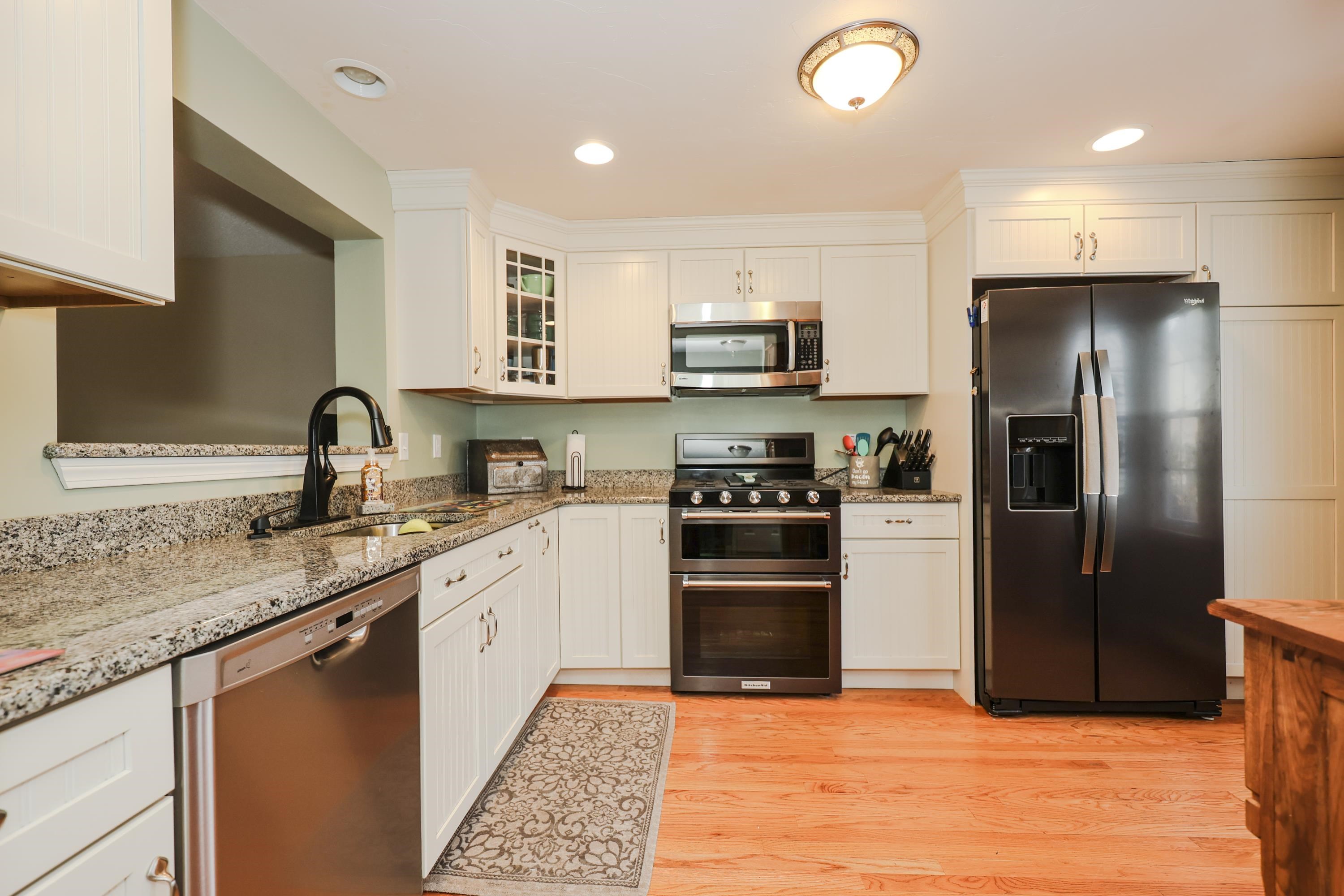 189 Winding Pond Road Londonderry, NH 03053 - Photo 7 of 36