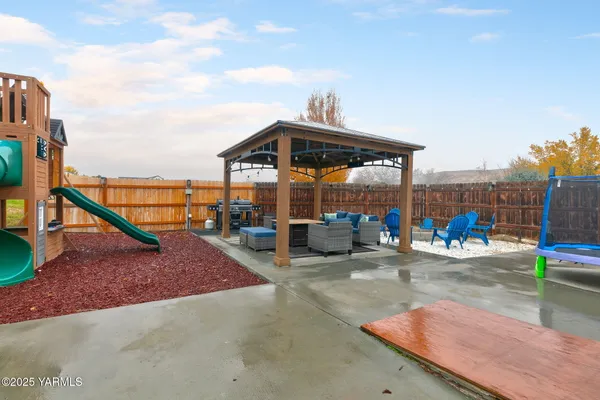 $570,000 | 910 Gromore Road, Yakima, WA 98908