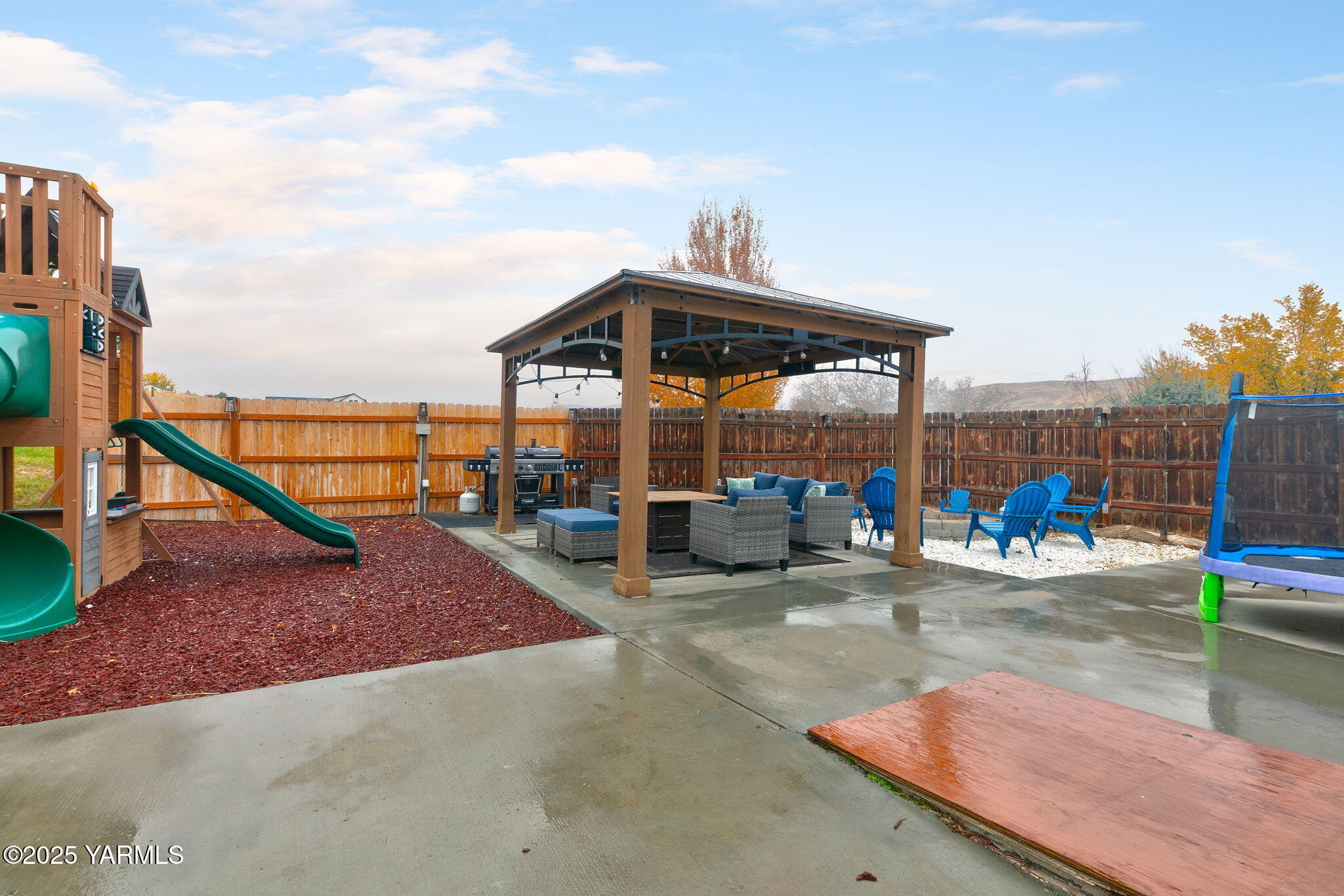 910 Gromore Road Yakima, WA 98908 - Photo 24 of 32 a view of outdoor space with seating