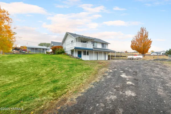 $570,000 | 910 Gromore Road, Yakima, WA 98908