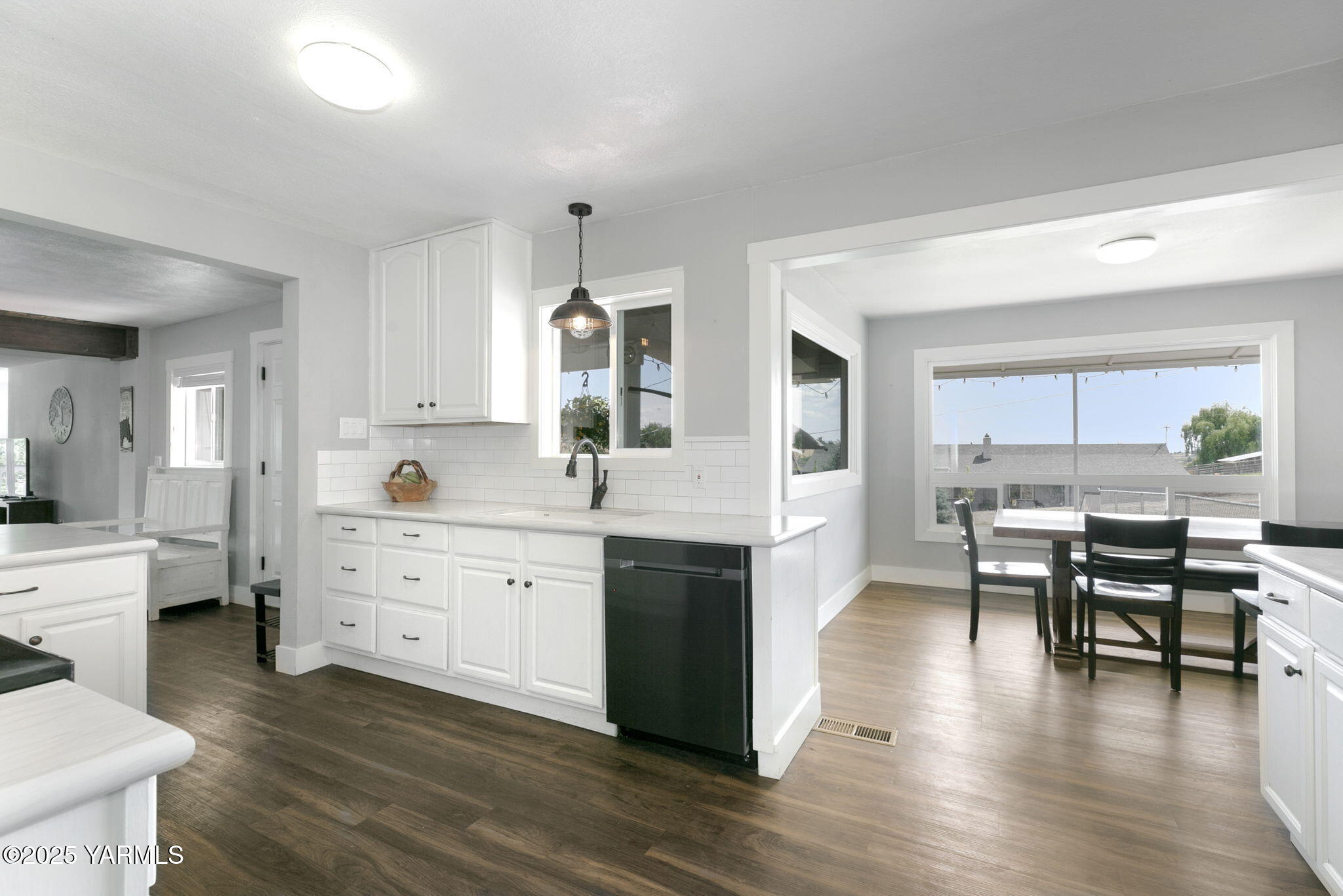 910 Gromore Road Yakima, WA 98908 - Photo 4 of 32 a view of kitchen with sink and cabinets