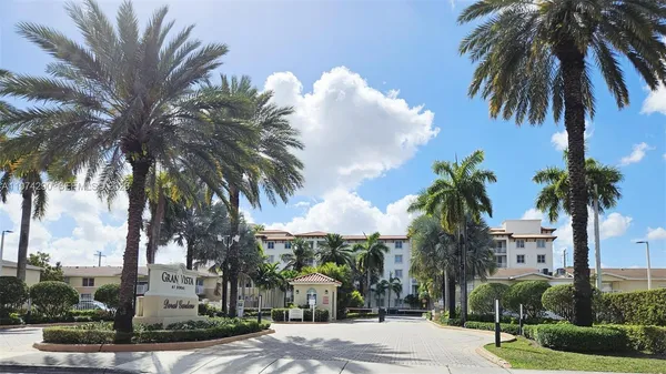 $2,200 | 4560 Northwest 79th Avenue, Unit 2H, Doral, FL 33166