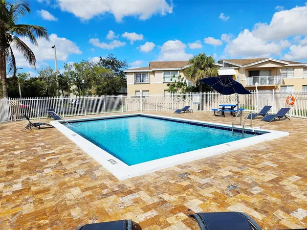 $2,200 | 4560 Northwest 79th Avenue, Unit 2H, Doral, FL 33166