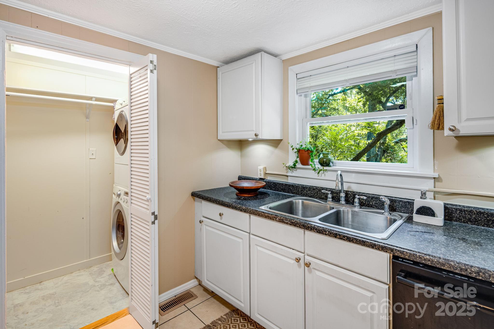292 Beaucatcher Road Asheville, NC 28805 - Photo 13 of 27 Gallery Image 13