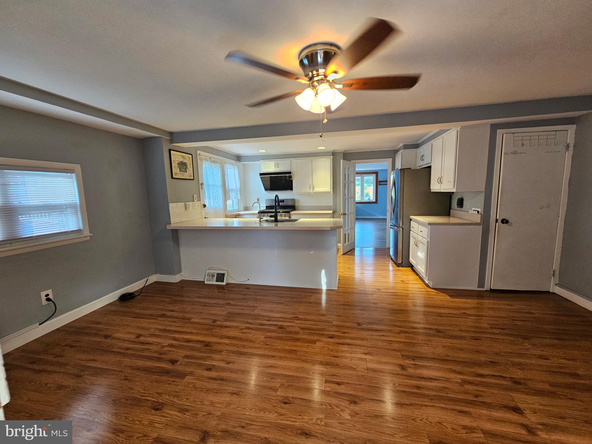 804 Marchman Road Philadelphia, PA 19115 - Photo 5 of 22