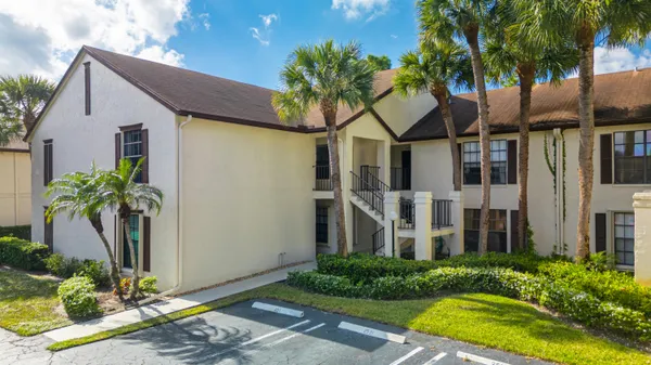 $225,000 | 3233 Perimeter Drive, Unit 2511, Greenacres, FL 33467