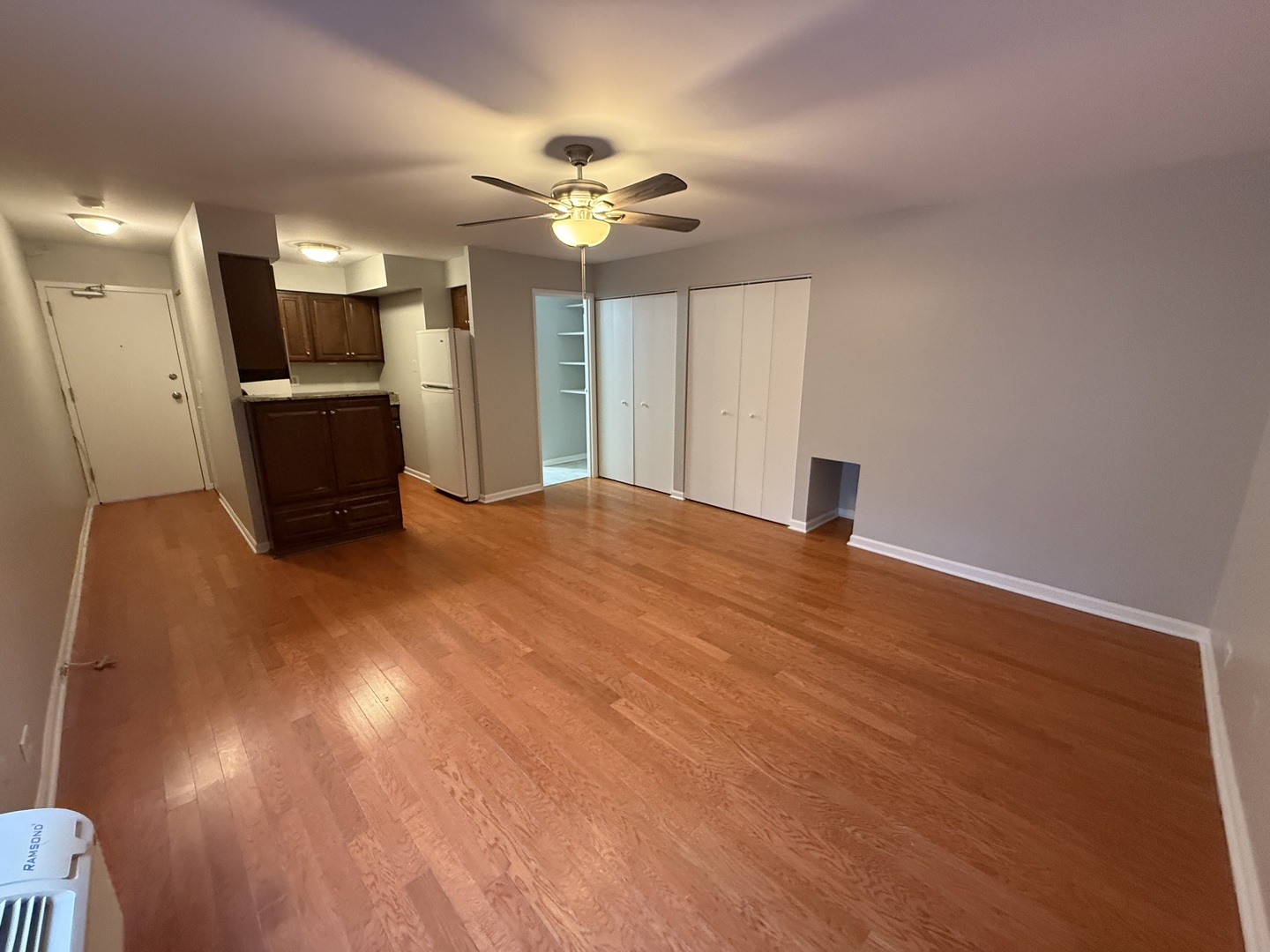 744 West Gordon Terrace, Unit 207 Chicago, IL 60613 - Photo 3 of 10