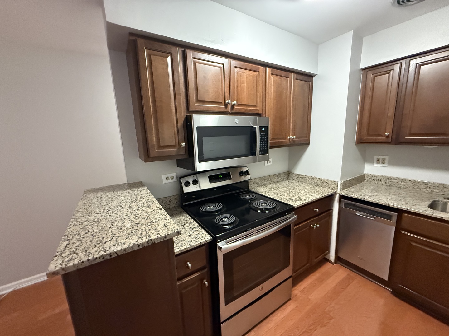 744 West Gordon Terrace, Unit 207 Chicago, IL 60613 - Photo 5 of 10