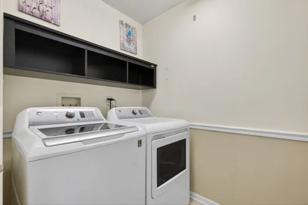 $392,500 | 1538 Bristol Lane, Unit 4, Wood Dale, IL 60191