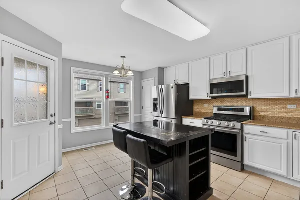 $392,500 | 1538 Bristol Lane, Unit 4, Wood Dale, IL 60191