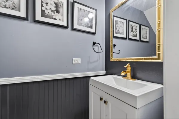 $392,500 | 1538 Bristol Lane, Unit 4, Wood Dale, IL 60191