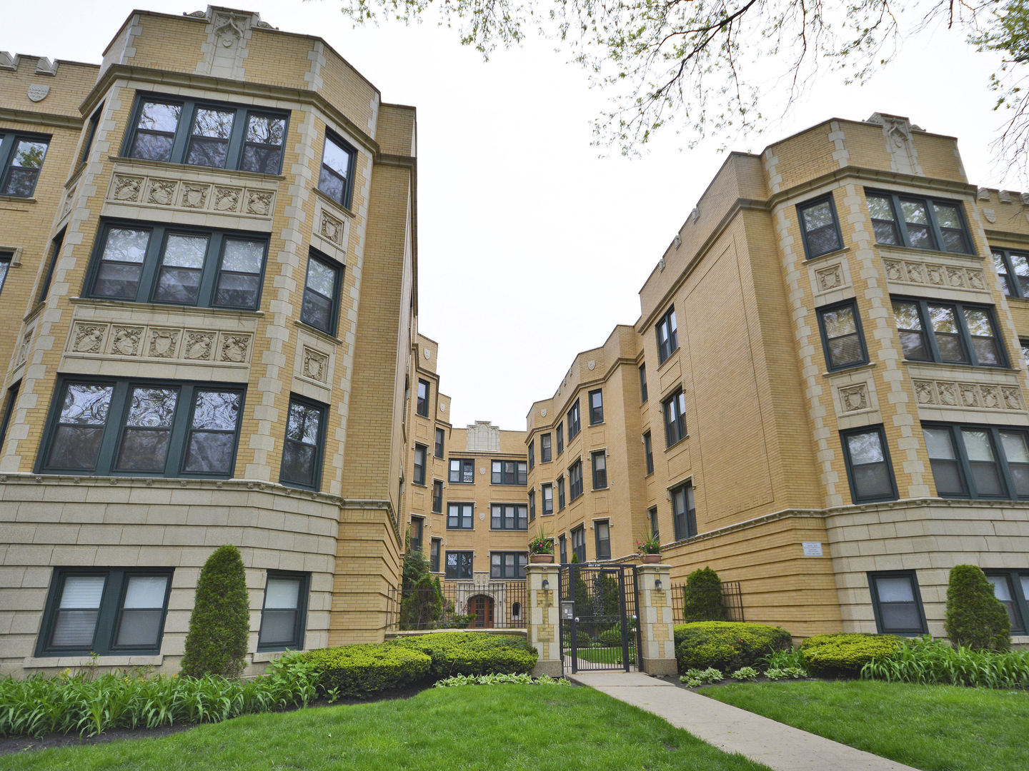 4108 North Keystone Avenue, Unit 1W Chicago, IL 60641 - Photo 2 of 15