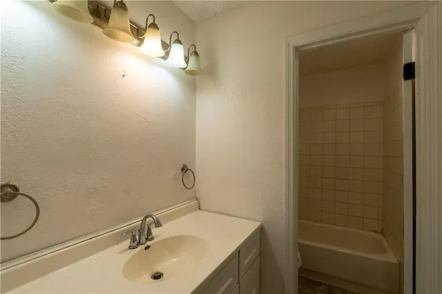 $156,000 | 9525 Manning Avenue, Kansas City, MO 64134