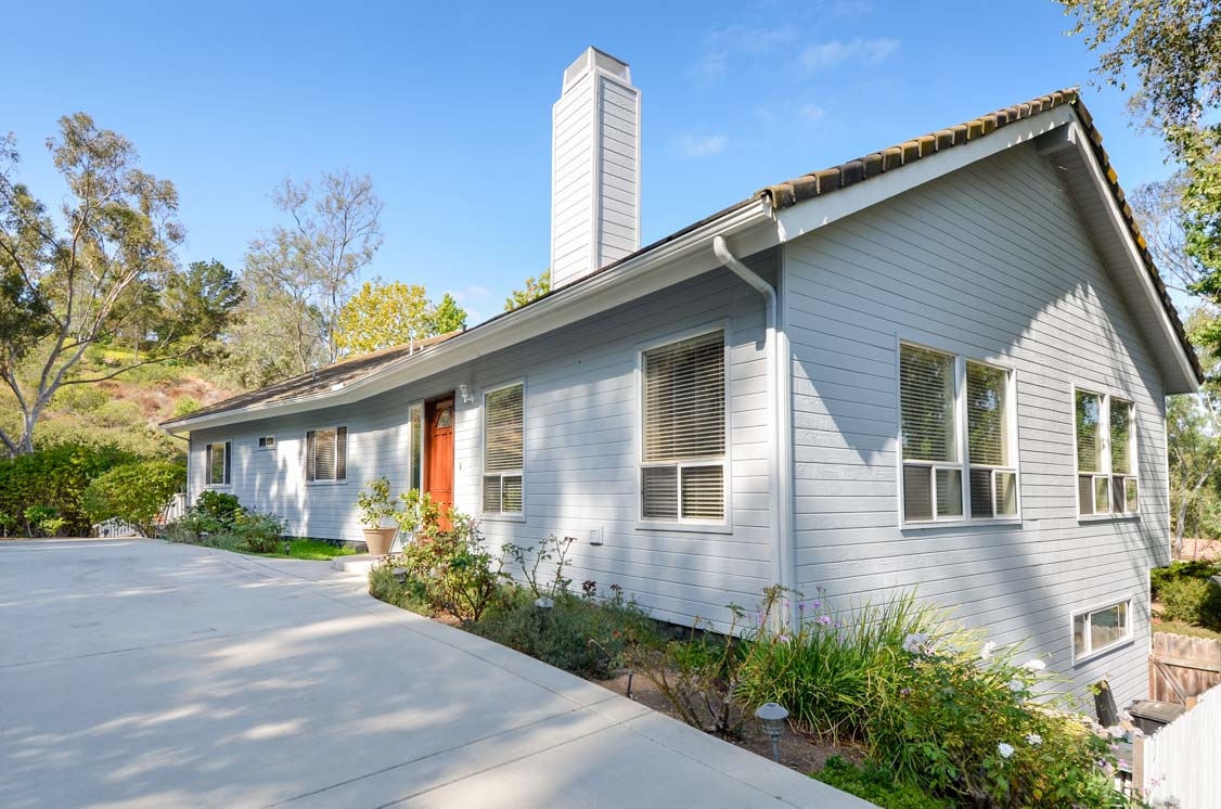 6611 Lago Corte Rancho Santa Fe, CA 92091 - Photo 2 of 24