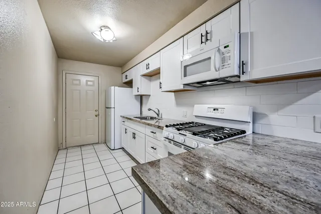$1,000 | 430 West 3rd Street, Unit 3, Mesa, AZ 85201