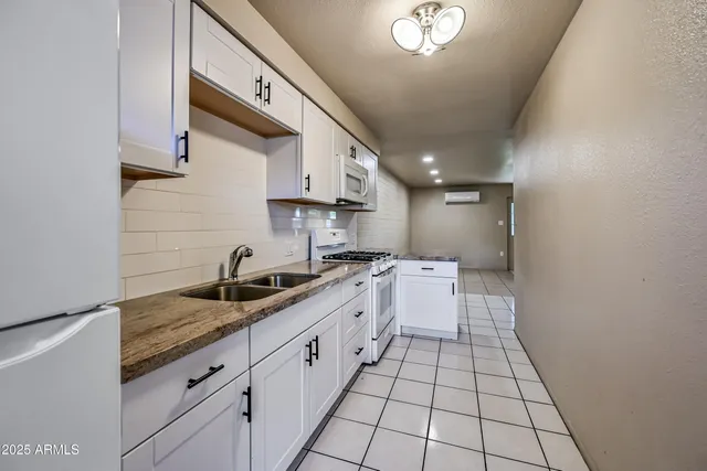 $1,000 | 430 West 3rd Street, Unit 3, Mesa, AZ 85201