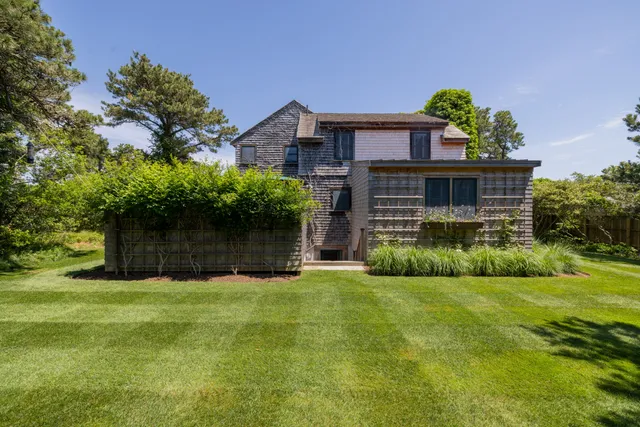 $3,095,000 | 20 Evergreen Way, Nantucket, MA 02554