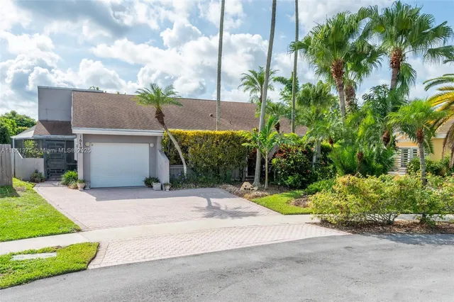 $685,000 | 16796 Royal Poinciana Drive, Weston, FL 33326