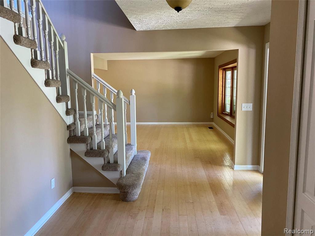 515 Plum Ridge Drive Rochester Hills, MI 48309 - Photo 6 of 46