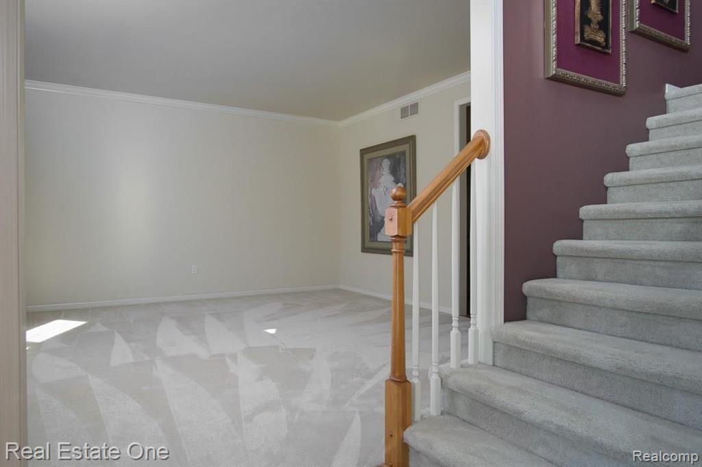 4585 Chatford Court Rochester, MI 48306 - Photo 10 of 32