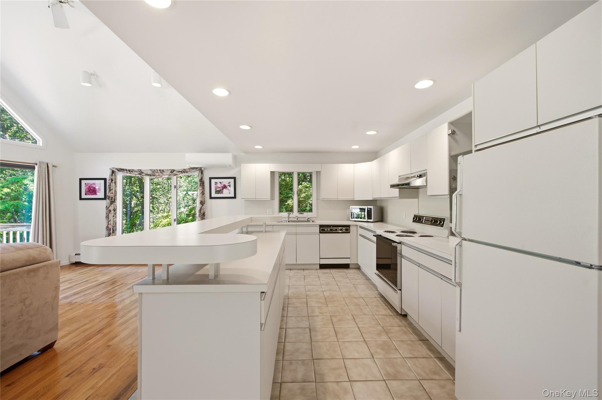 73 Glen Road Baiting Hollow, NY 11933 - Photo 10 of 27