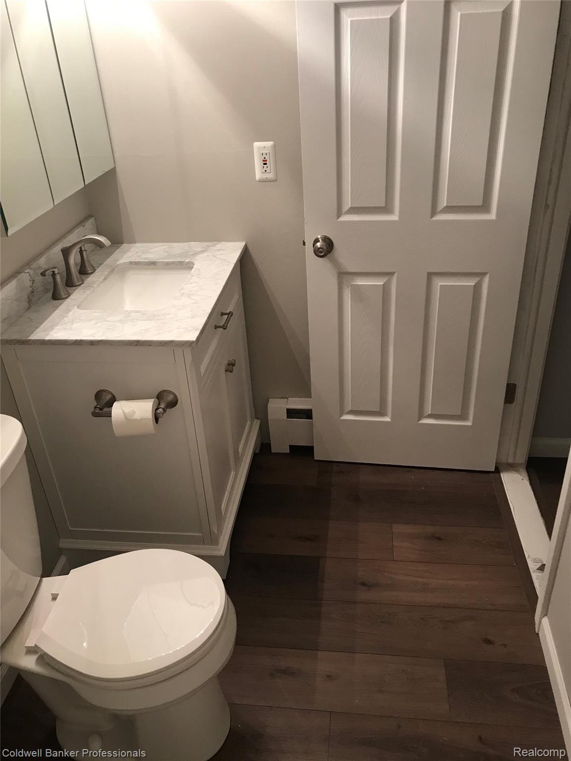 805 Plate Street, Unit 42 Rochester, MI 48307 - Photo 9 of 9 Bathroom.jpg