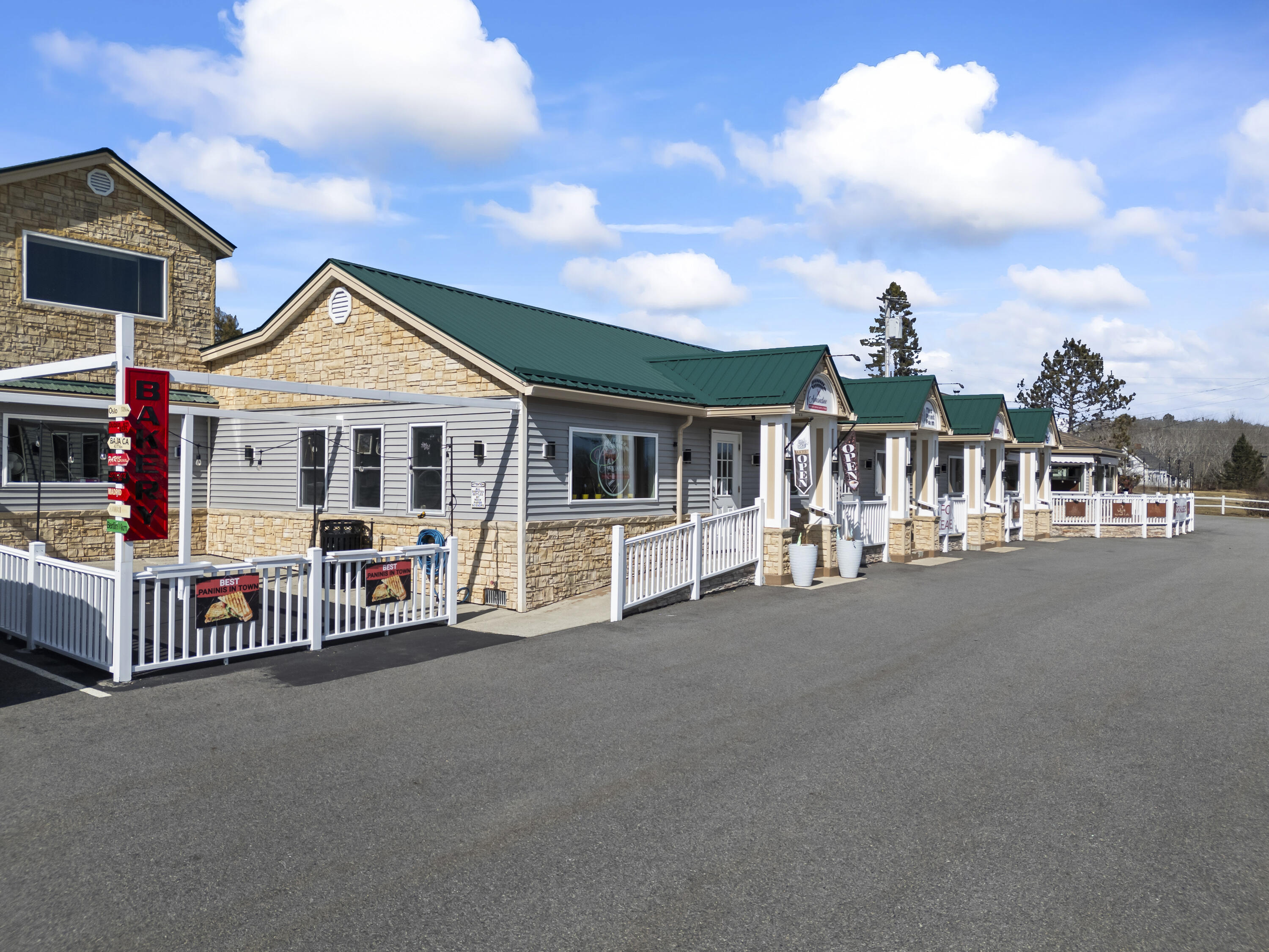 357 West Main Street Searsport, ME 04974 - Photo 50 of 60 357 BakerySittingArea