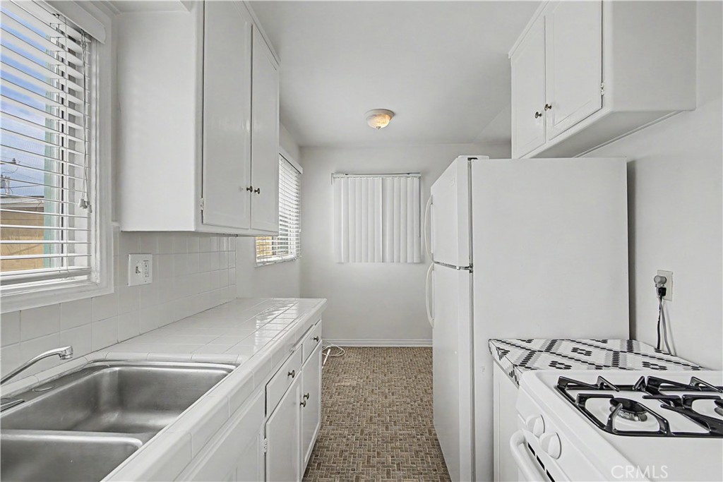 1049 3rd Street Hermosa Beach, CA 90254 - Photo 10 of 21 1051 3rd St - Kitchen Includes Stove and Refrigerator