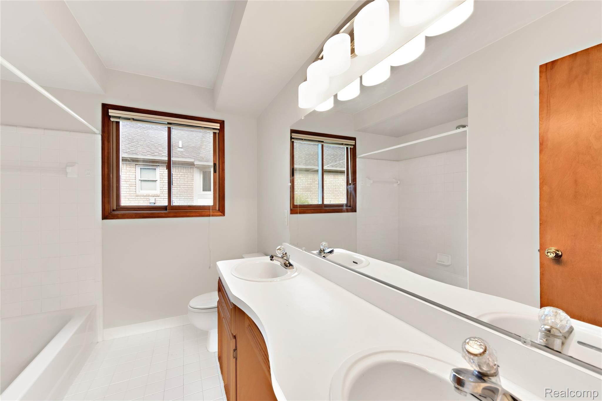 1239 Bembridge Drive Rochester, MI 48307 - Photo 21 of 33 full bath main floor for guests and bedroom 2 and 3