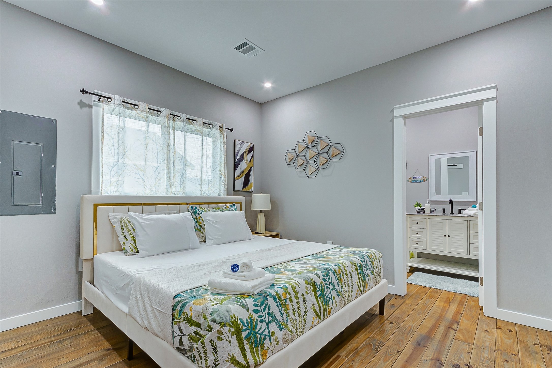 1079 Johnson Road Port Bolivar, TX 77650 - Photo 15 of 35 a bedroom with a large bed and a window