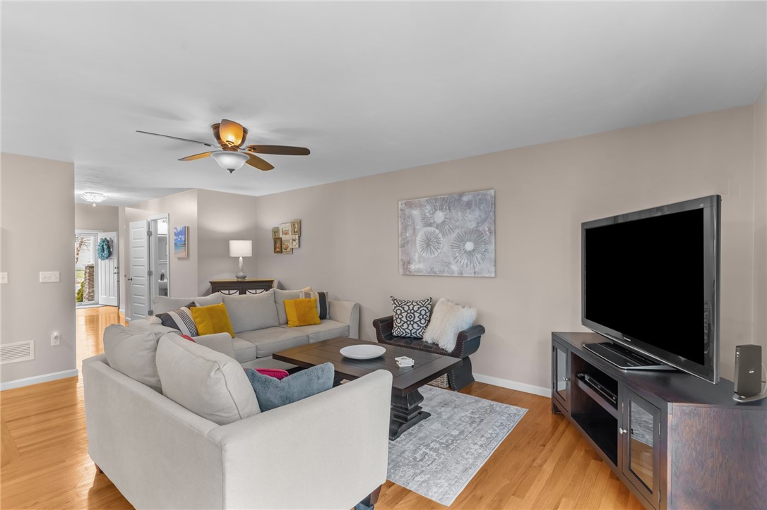 8 Nicole Circle, Unit B Smithfield, RI 02917 - Photo 4 of 21