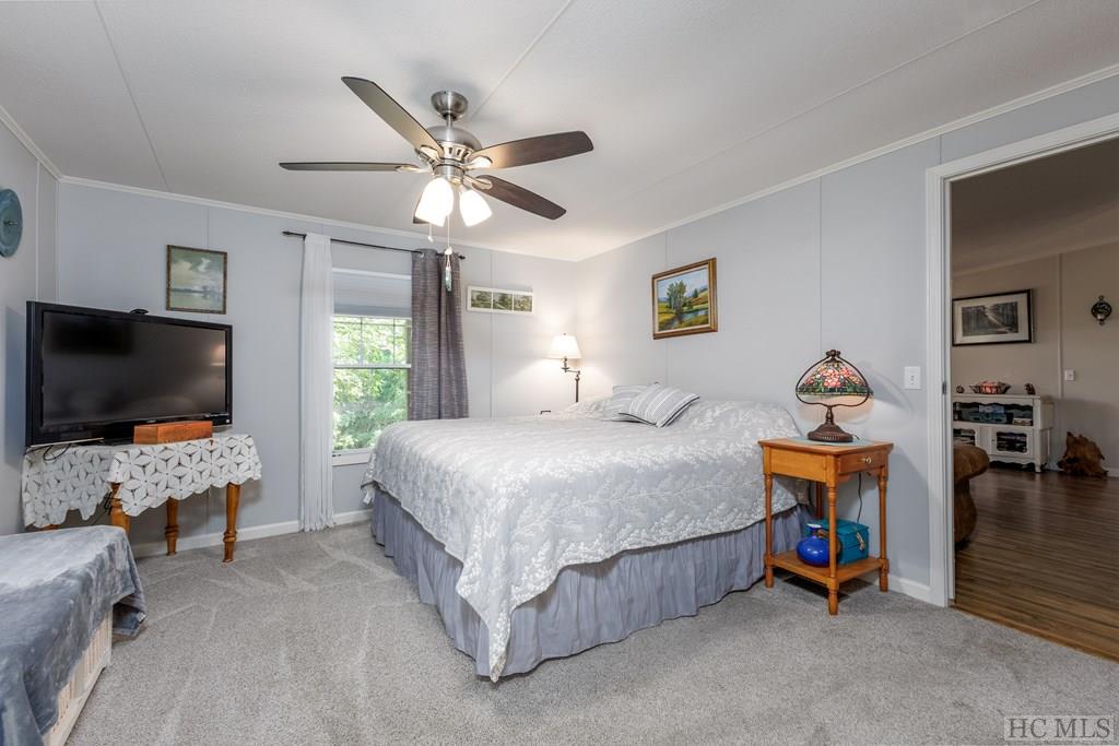 135 Pat Rogers Road Franklin, NC 28734 - Photo 12 of 25 Gallery Image 12