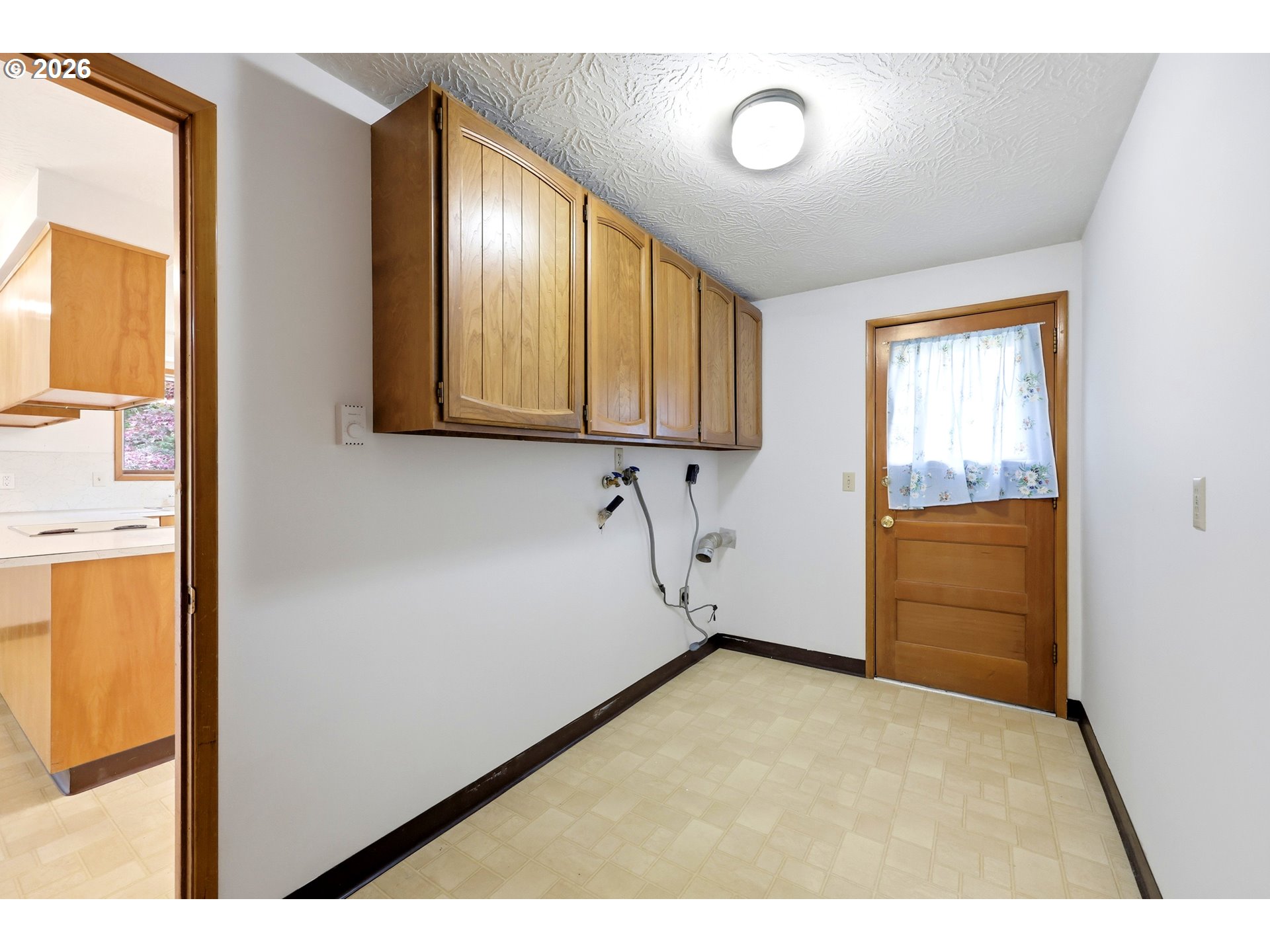 3003 Southeast 162nd Avenue Portland, OR 97236 - Photo 24 of 41 a view of an empty room and window