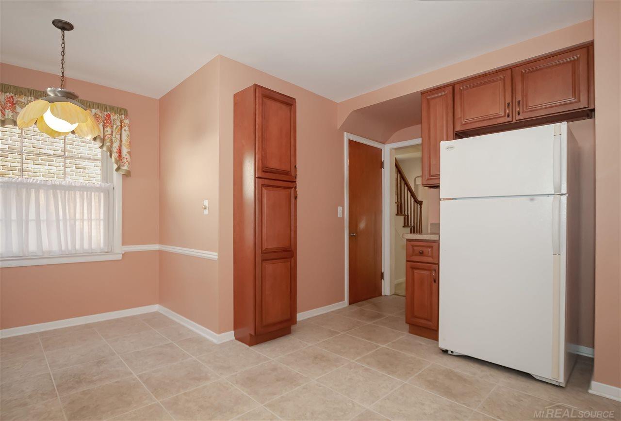 1676 Littlestone Road Grosse Pointe, MI 48236 - Photo 13 of 32 50052516-12.JPG
